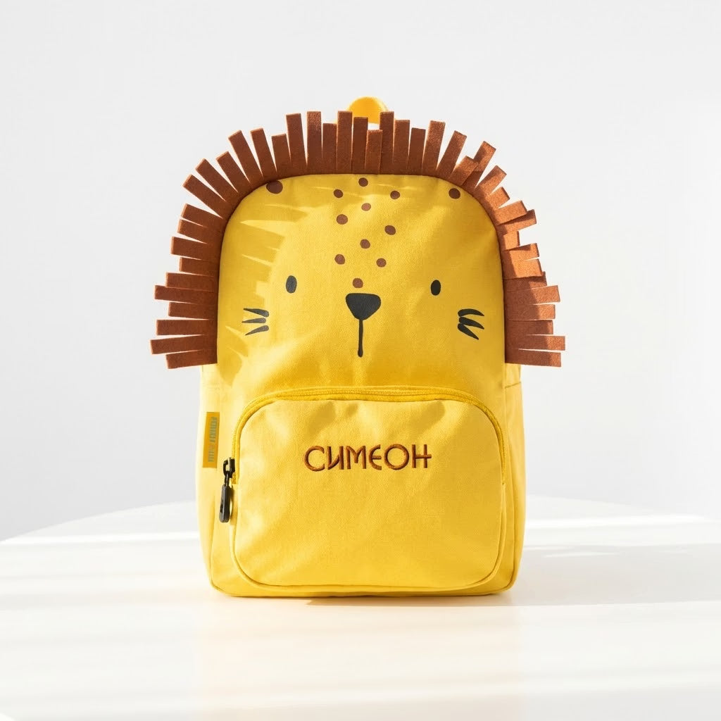 Детайл на бродерията и материята на раница Wonder Lion – 100% рециклиран памук